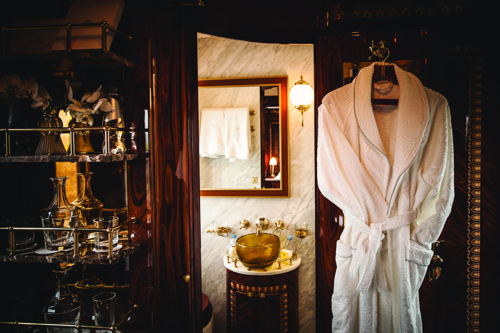 Venice Simplon Orient Express: dettaglio suite con morbido accappatoio