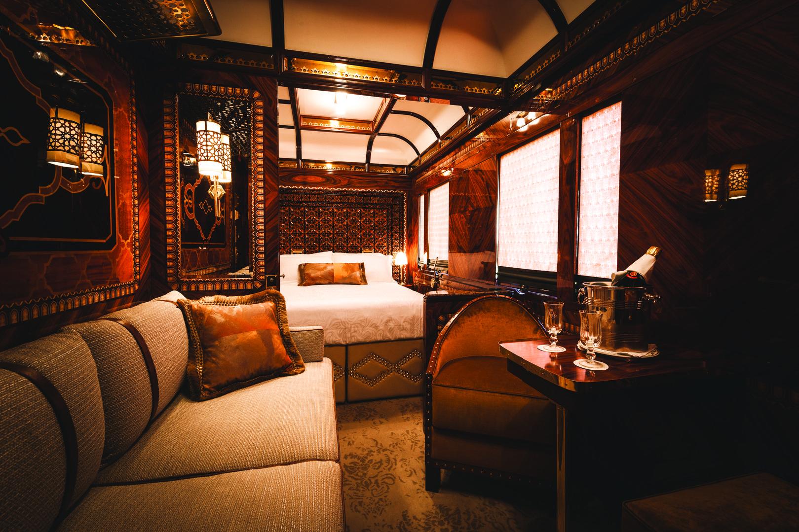 Venice Simplon Orient Express: veduta suite con letto matrimoniale