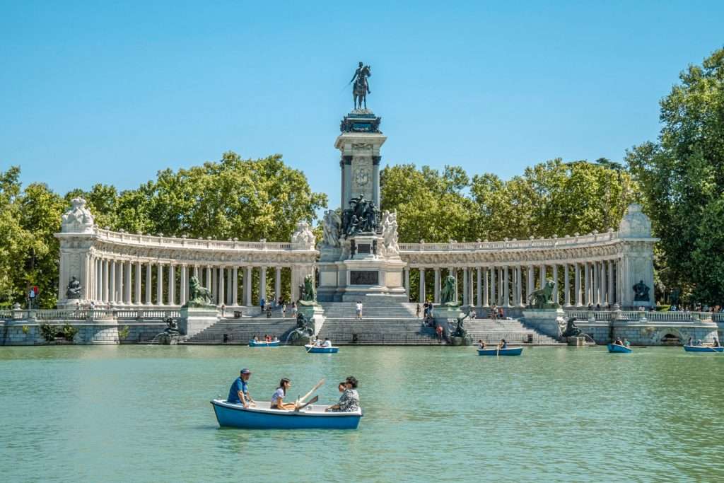 cosa fare e vedere a Madrid: Parco del Retiro, laghetto